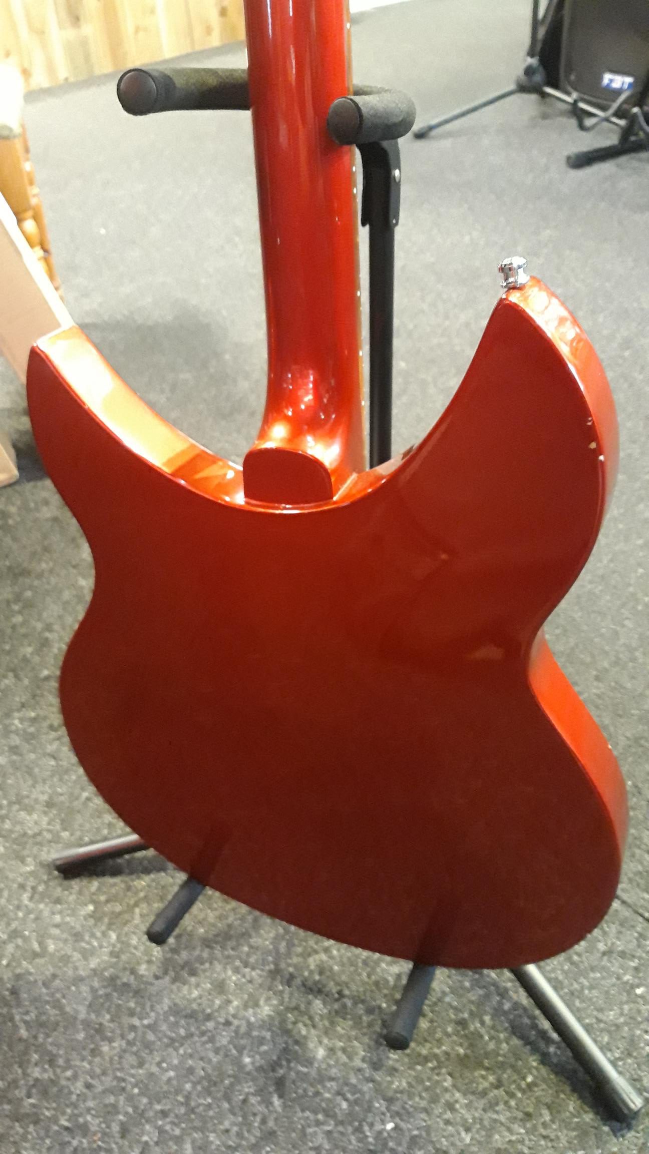 【限定品レアカラー】Rickenbacker 330 Ruby Red Rickenbacker 330 Semi-Acoustic Guitar, Ruby Red at Gear4music