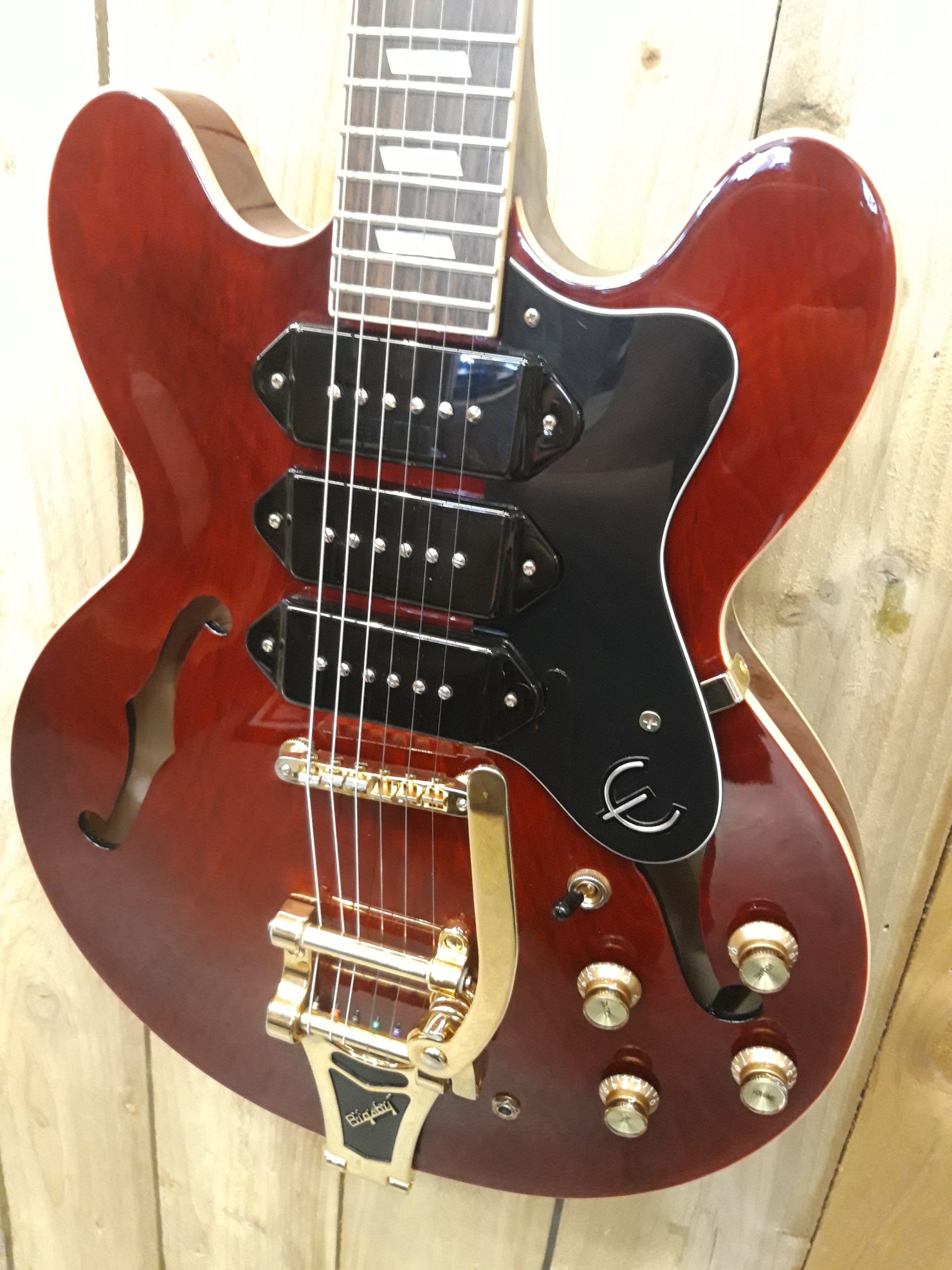 Epiphone Riviera Custom P93 in Wine Red with Bigsby - CC Music Shop