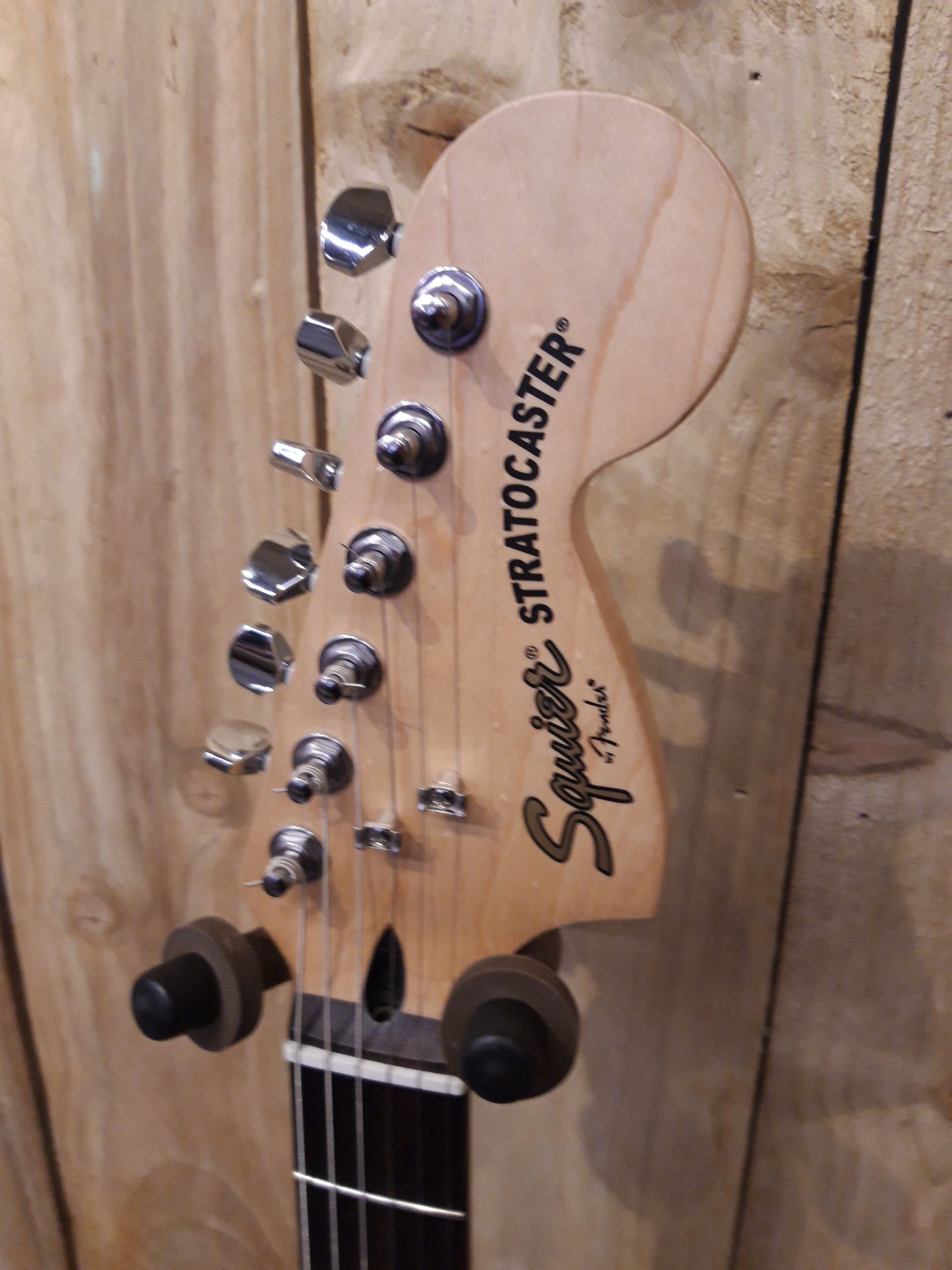 Squier Deluxe 2007 Hot Rails Stratocaster in Olympic White - CC