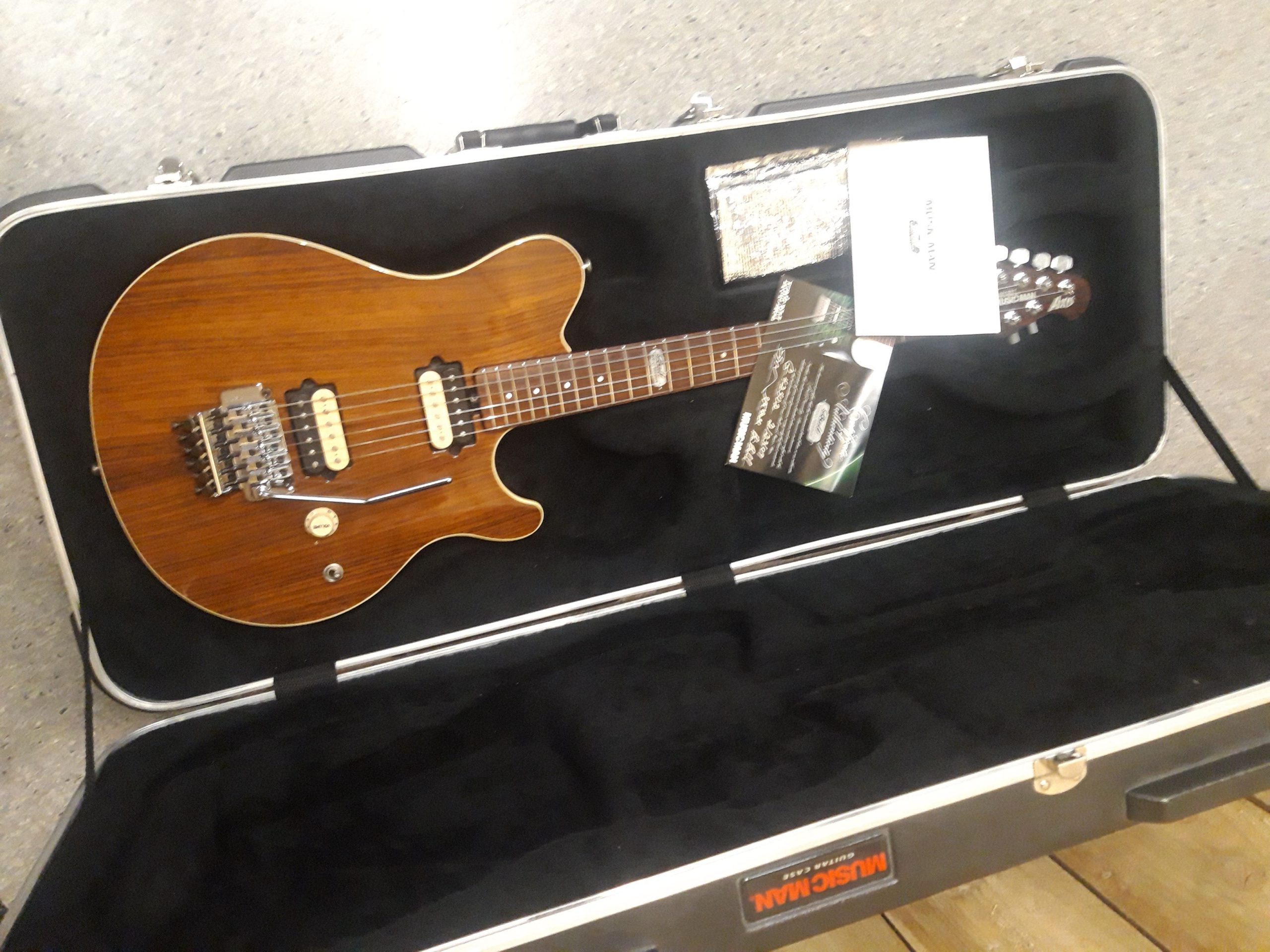 ギター MUSICMAN AXIS USA (2009) Musicman Axis Quilt Maple Top Trans Gold【USA ミュージック